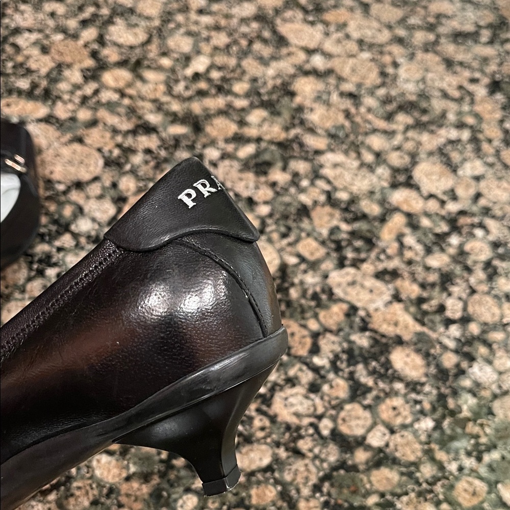 Prada Vintage Elegant Black Leather kitty heels.Mom wore them once. - Picture 3 of 14